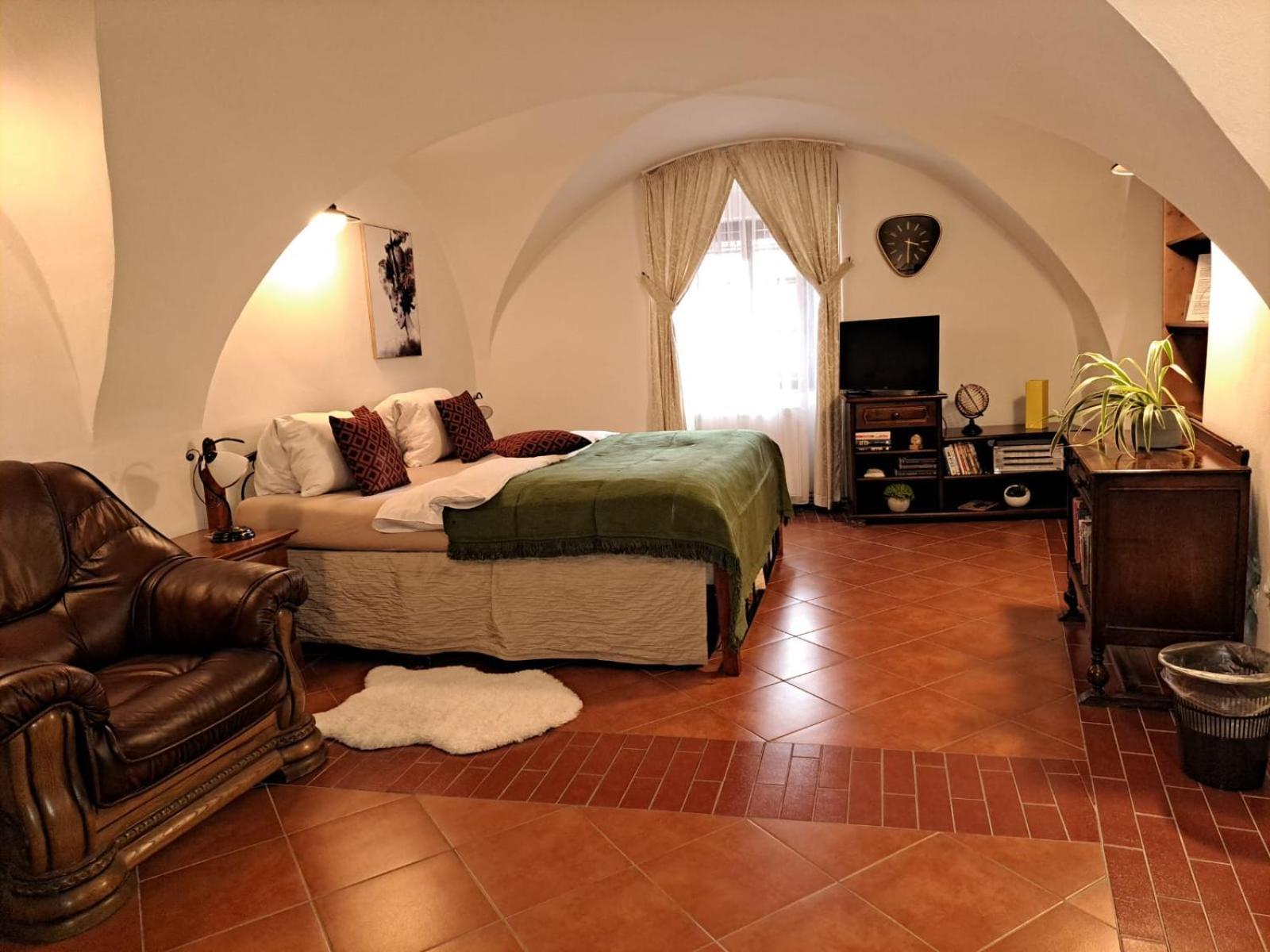 Vivaldi Apartments Mikulov Extérieur photo
